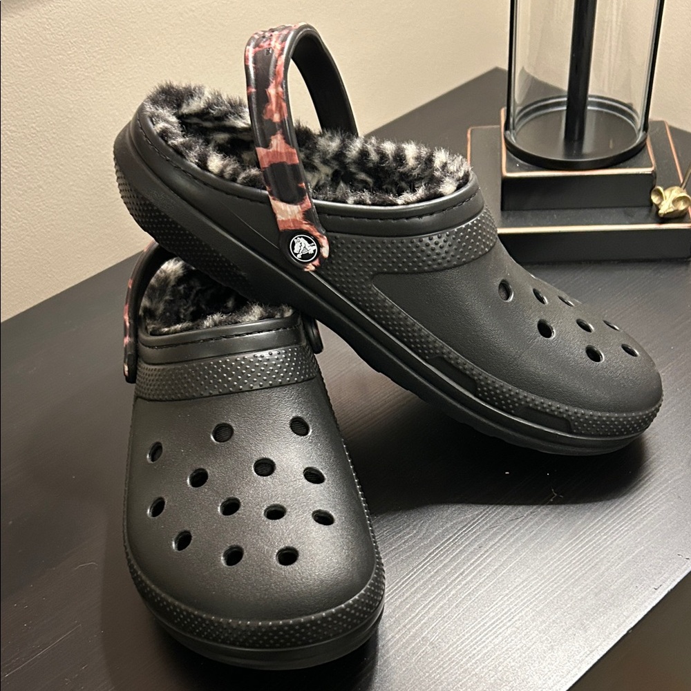 CROCS Classic Lined Animal Remix Clogs, Cheetah/Zebra Print, Mens 12, Like New